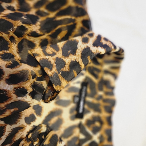 Leopard Print Blouse with Bow-Tie Shorts/ Romper. Fashion Nova, size XL - Picture 4 of 6